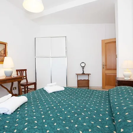 Devoti Rome